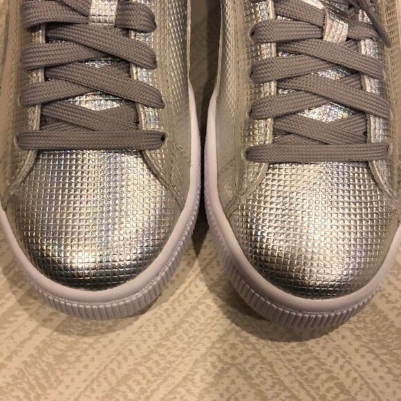 Puma Basket Classic Holographic Silver Sneakers - Size 4 1/2 - Picture 2 of 7